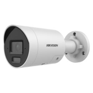 Hikvision IP kamerası, beyaz renkli, duvara montajlı, güvenlik kamerası.