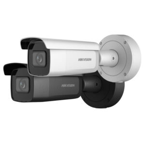 Hikvision IP kameralar, beyaz ve siyah renkli, duvara montajlı, güvenlik kamerası.